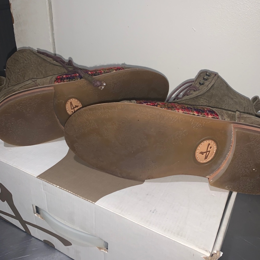 J Shoes - Picture 3 of 11